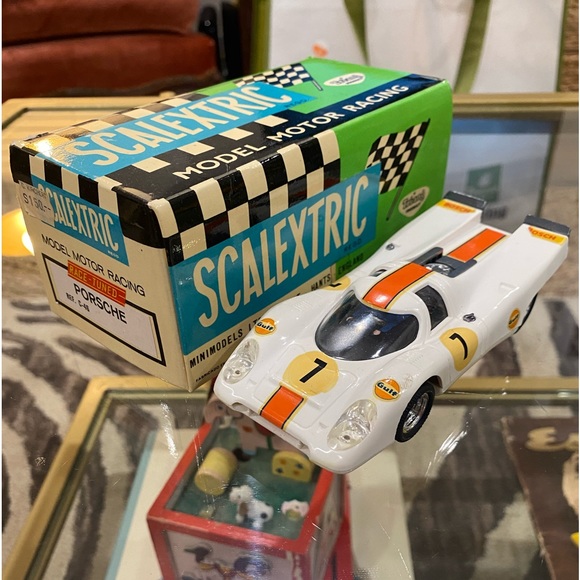 Vintage Collection of 1/32 Scale Scalextric plastic slot cars. - Picture 5 of 15